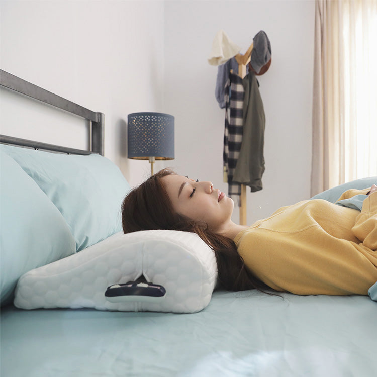 KUONAO 枕上人 使用シーン 仰向け寝 女性 低反発枕 快眠 リラックス ストレートネック対策 理想的寝姿勢