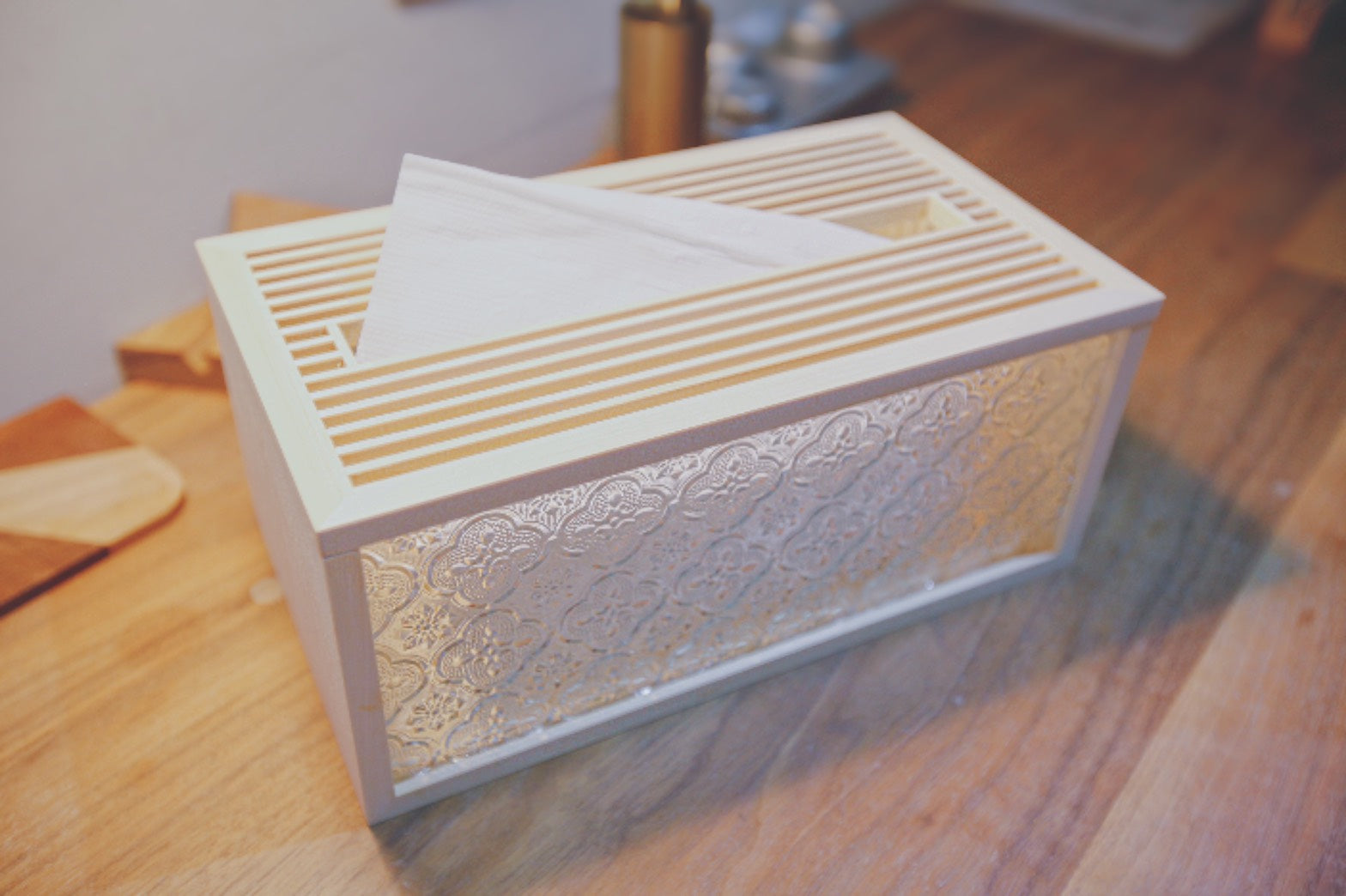 手手 海棠花柄ティッシュボックス ヒノキ木製 防湿防虫 上部開閉式 レトロガラス 花窓細工 和モダン工芸品