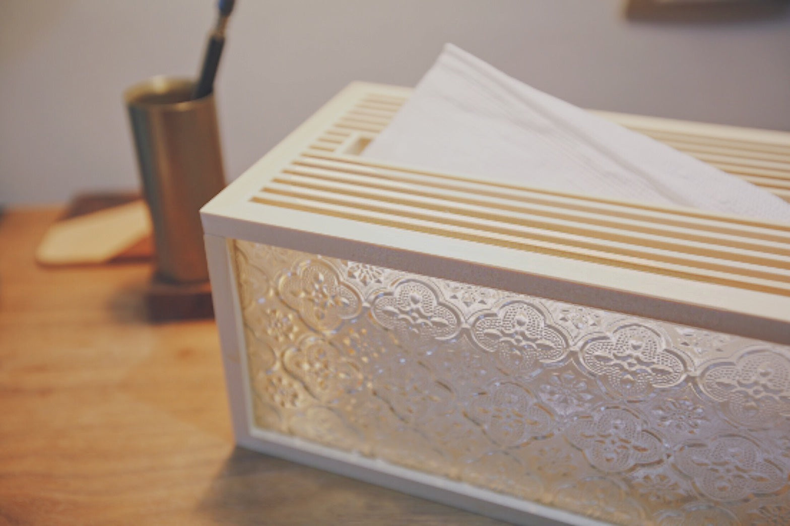 手手 海棠花柄ティッシュボックス ヒノキ木製 防湿防虫 レトロガラス 海棠花柄 デスク インテリア 使用シーン